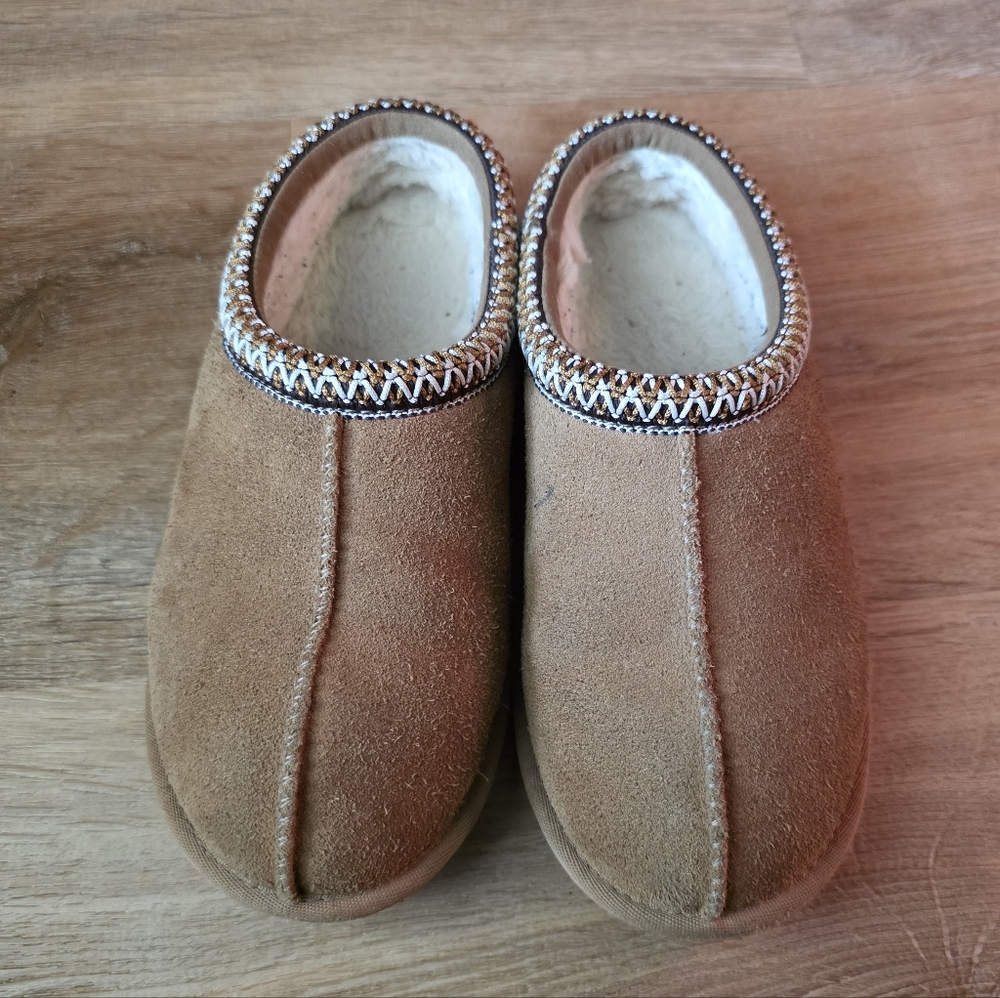 Big Kids' UGG Tasman II Slippers - Chestnut - Size 4 - EUC